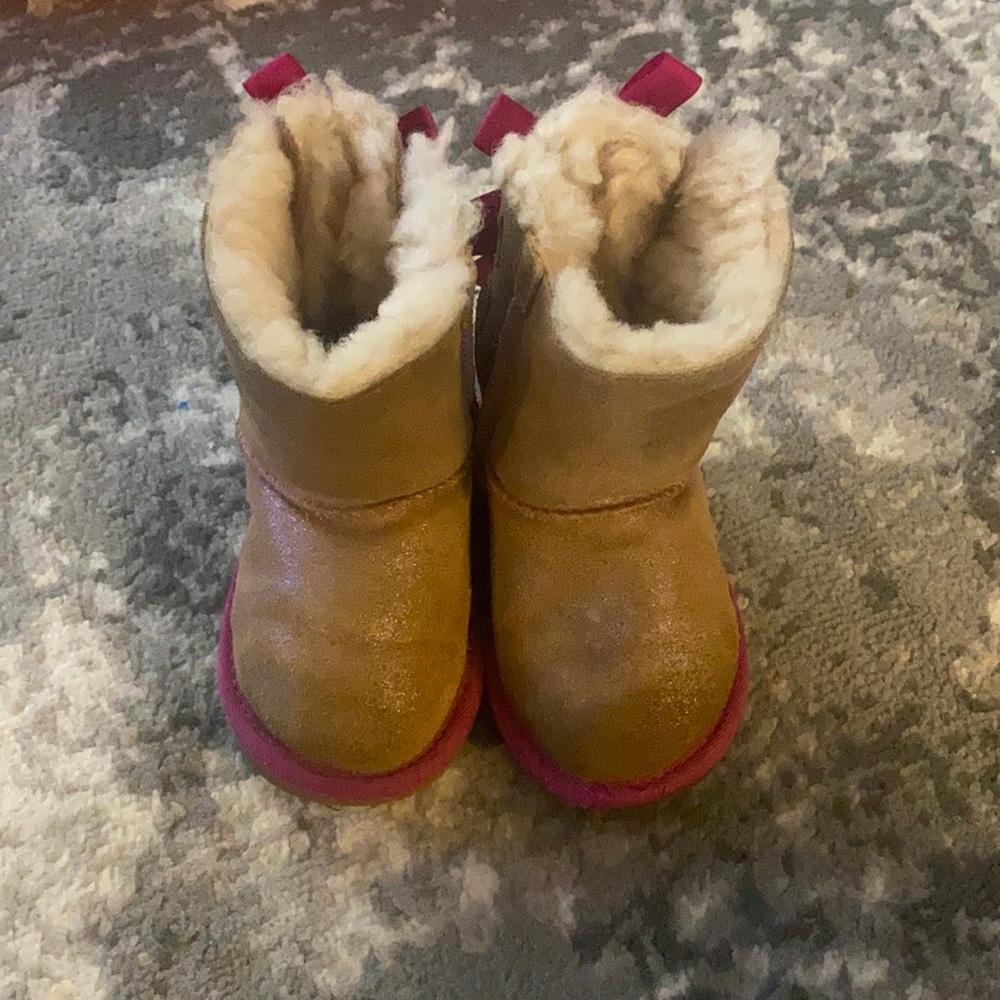 Toddler size 6 UGG Bailey Bow boots